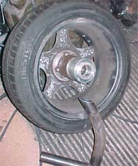 voorwiel en enkelzijdige swingarm